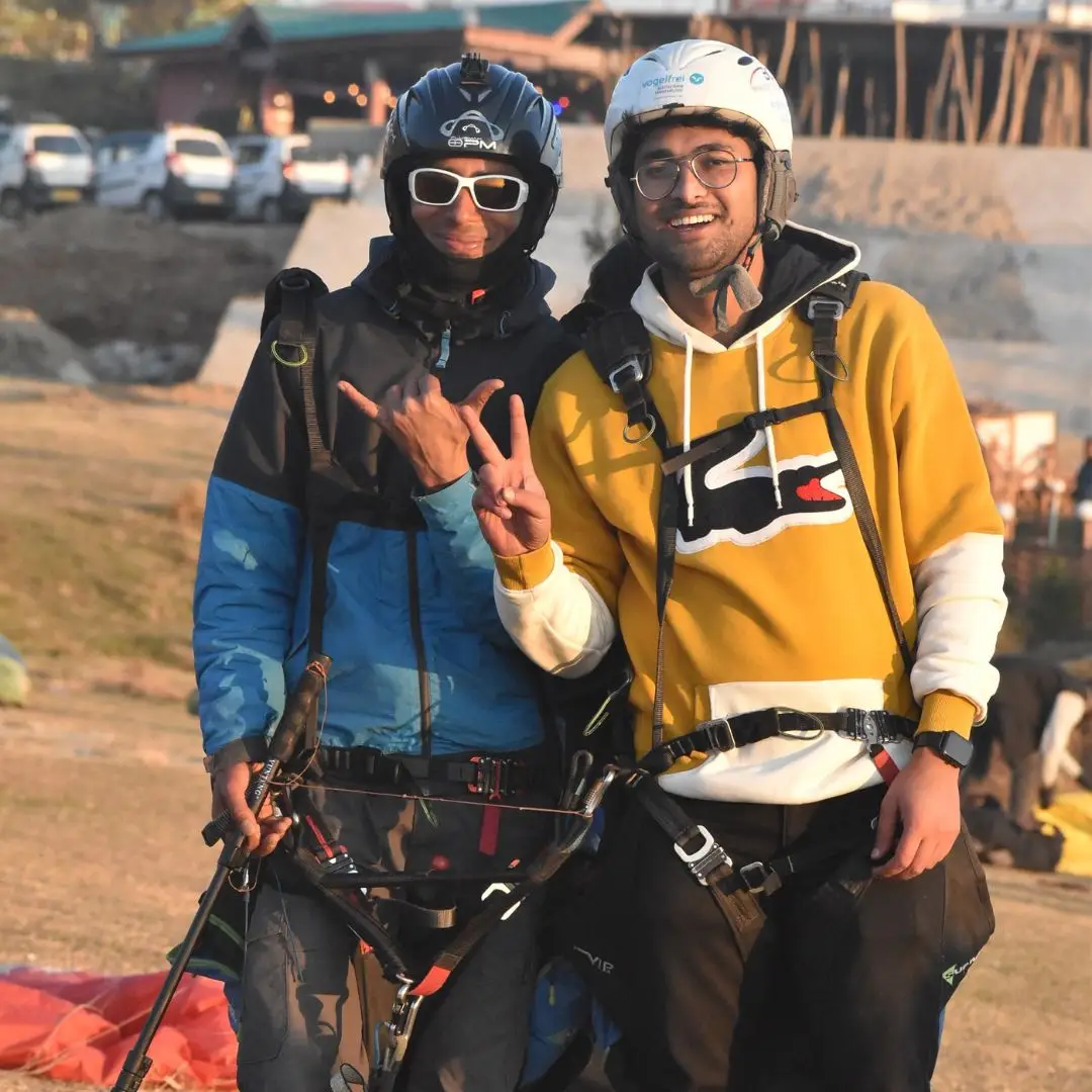 paragliding in Bir Billing