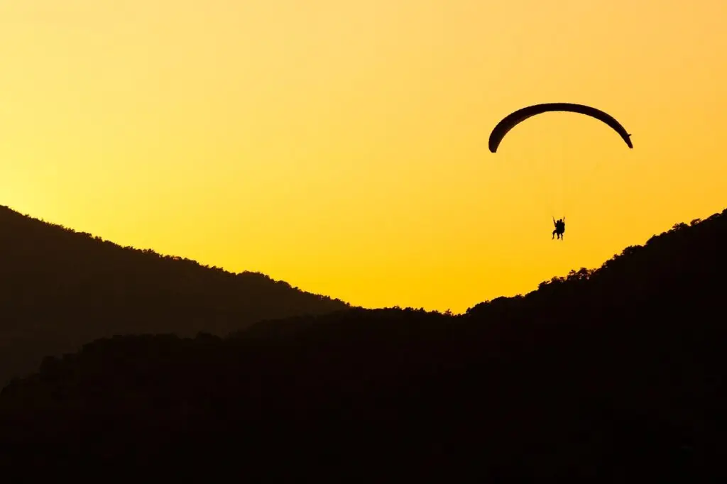 enjoy Paragliding in Bir Billing