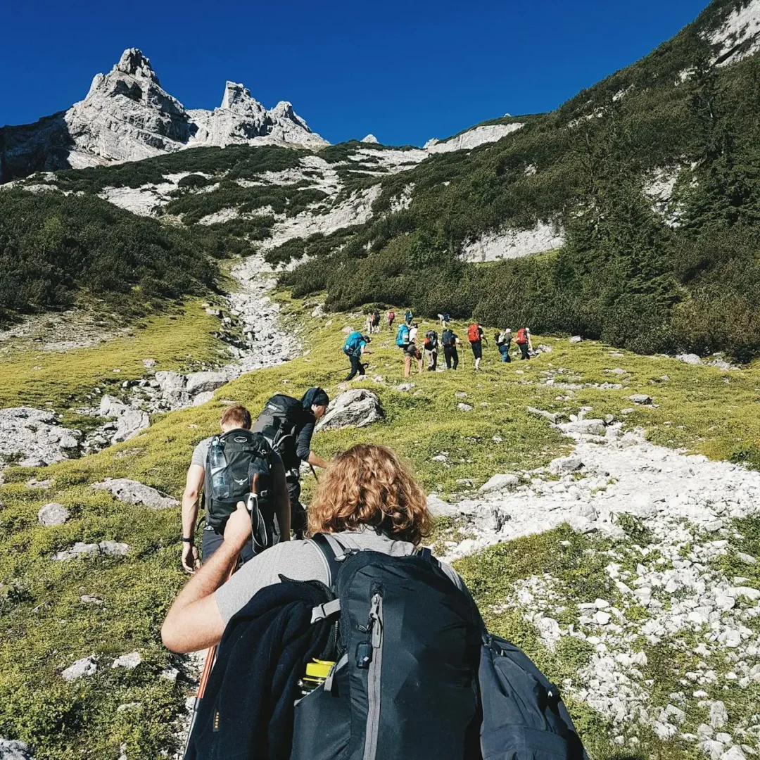 trekking trekking
